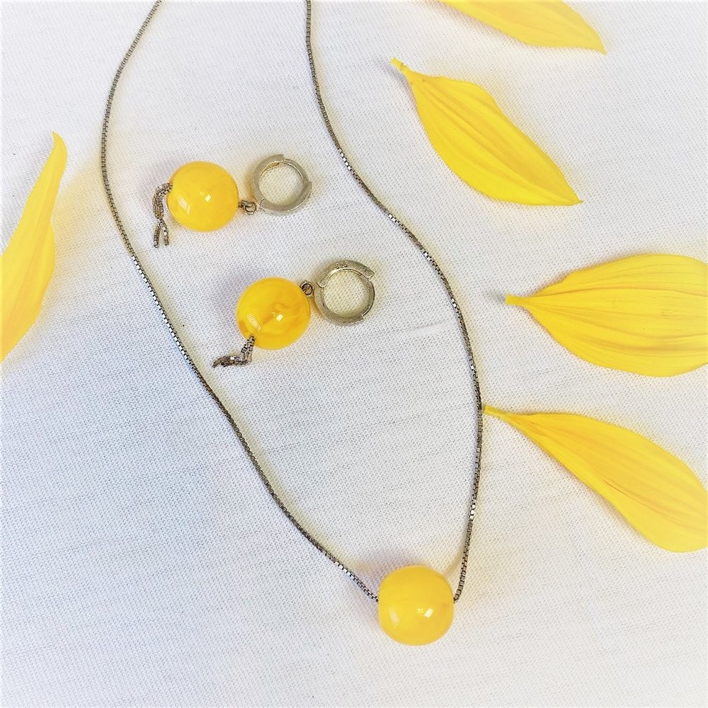 Yellow amber necklace n earrings